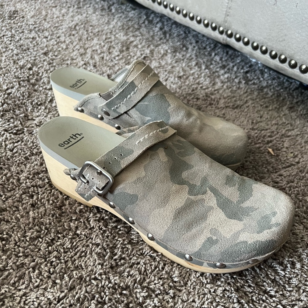 Camo clog shoes
